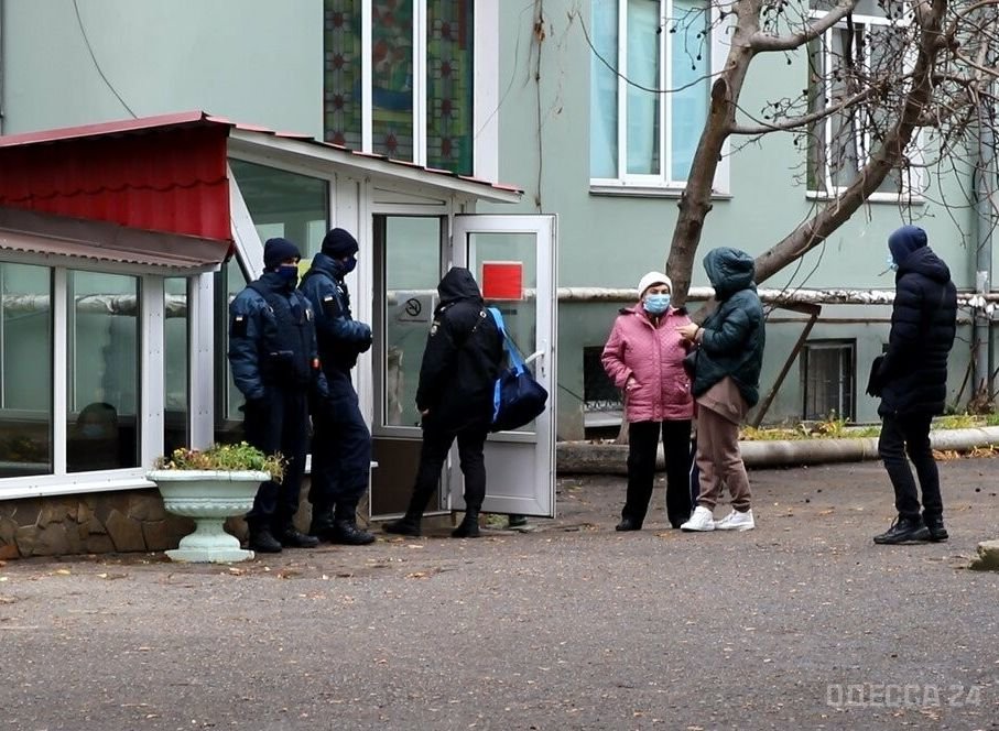 Охранник в больнице. Охрана больницы фото. Нальчик нацгвардейцы отказавшиеся комментарии жителей.