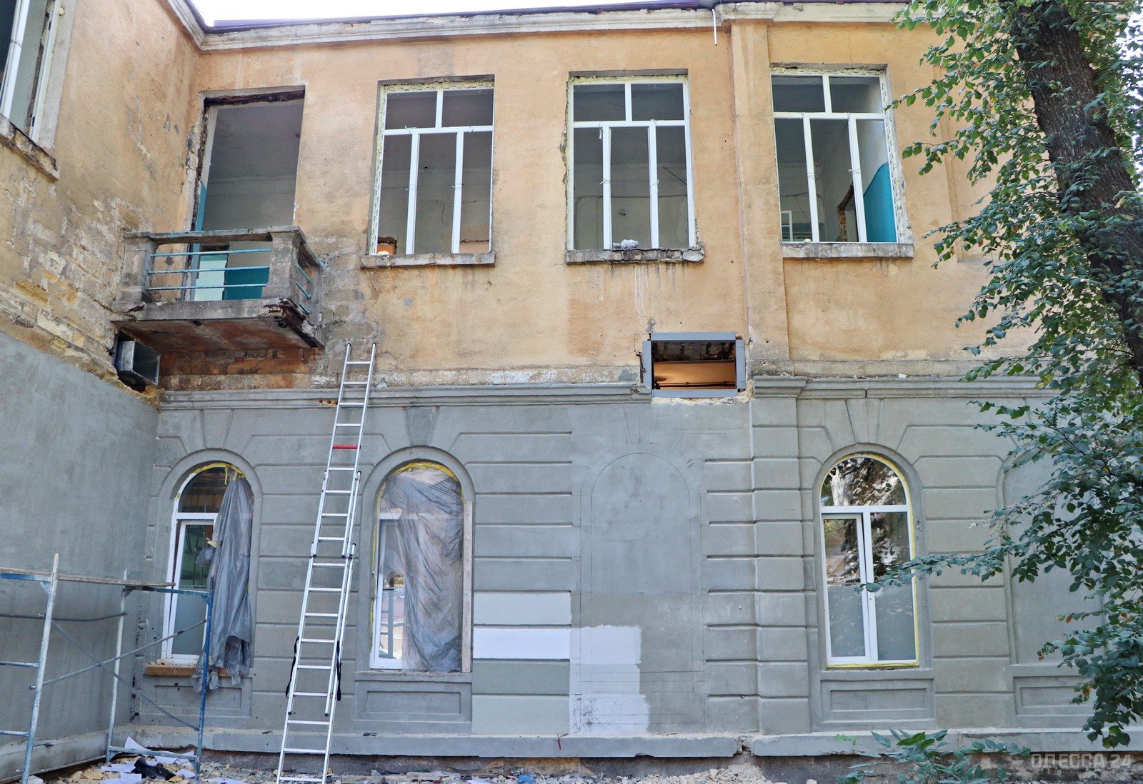 Одесская клиническая больница. Еврейская больница в Одессе. Еврейский ремонт. 23 ГКБ реставрация фасадов до реставрации.
