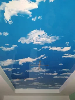 Натяжные потолки в Одессе небо с облаками