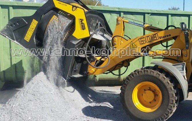 просеивающий ковш в работе